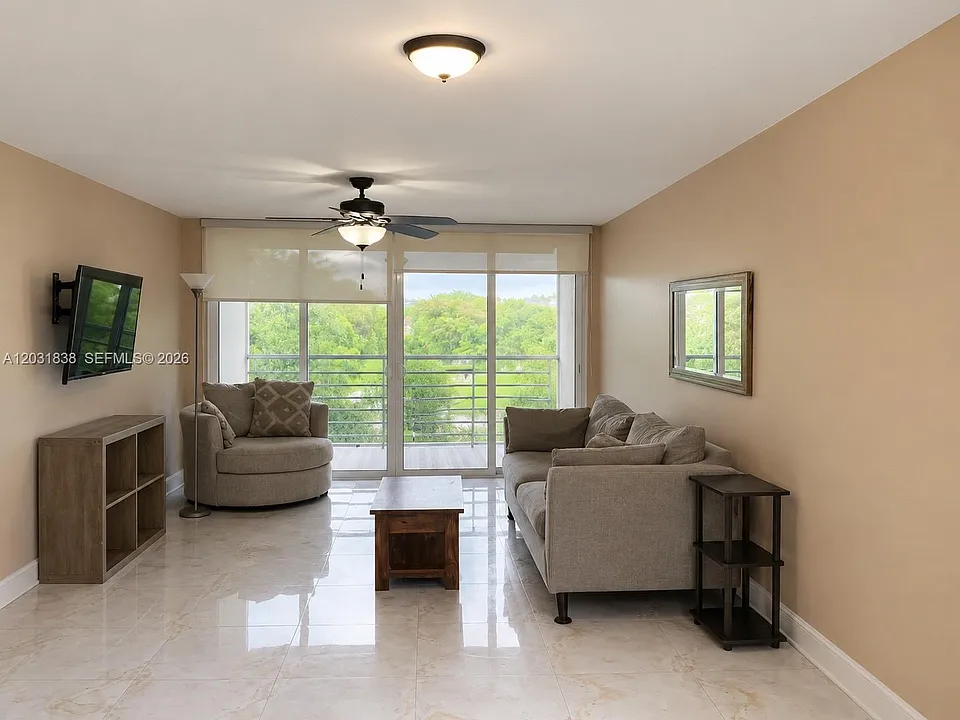 9420 Tangerine Pl #401