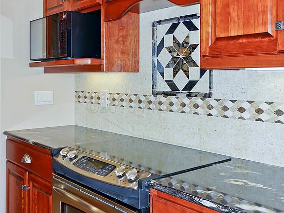 5th image of 706 Villa Park Way