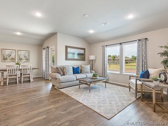 5th image of 8207 E Vintage Trace Dr