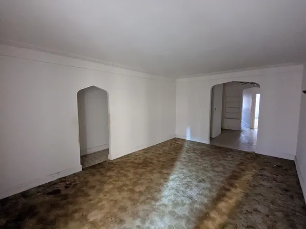 30 Ocean Parkway image 4 of 17