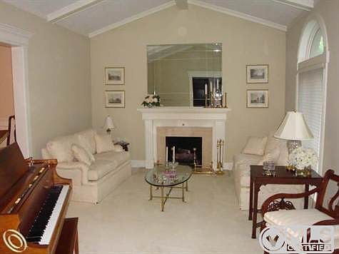 Living Room W Gas Fireplace