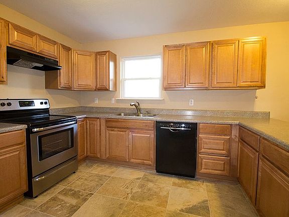 3rd image of 841 Plantation Dr