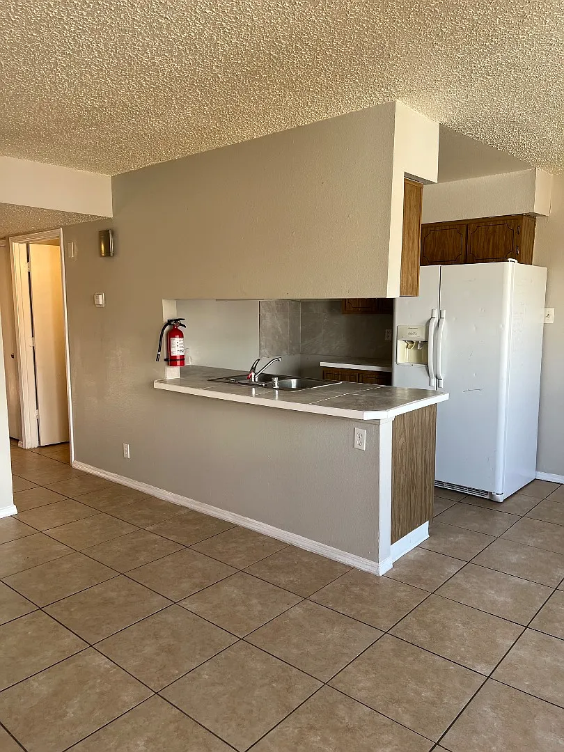 932 San Pedro Drive Southeast - 932-4 — Photo 1