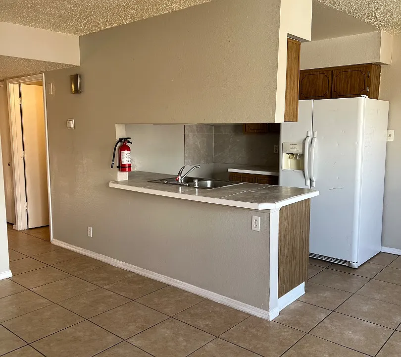 932 San Pedro Dr SE #4