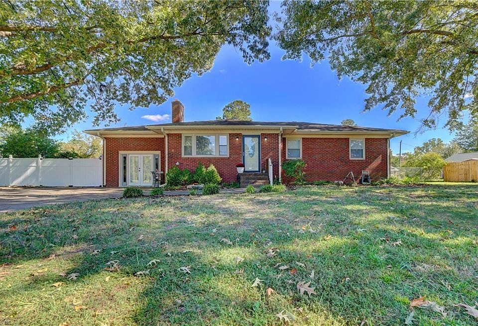 1st image of 303 Sarazen Dr
