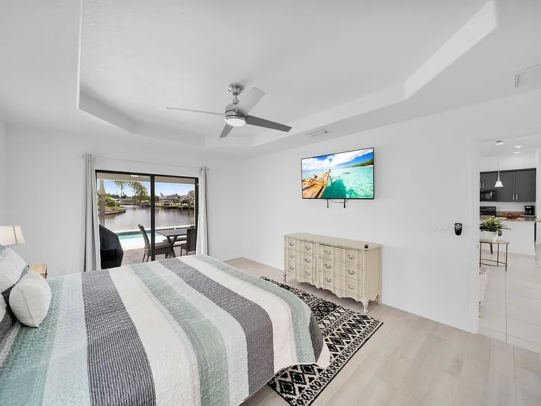2204 SW 30th Ter — Photo 24