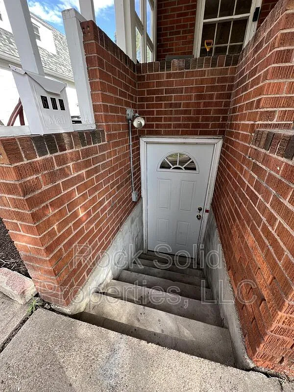 1 bed, 1.0 bath, 875 sqft, $1,350 — Photo 2