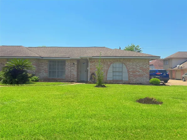 6322 S Briar Bayou Dr, Houston, TX 77072