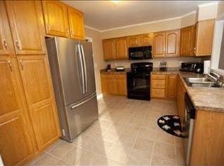 18 Cambridge Dr, Halfmoon, NY 12065