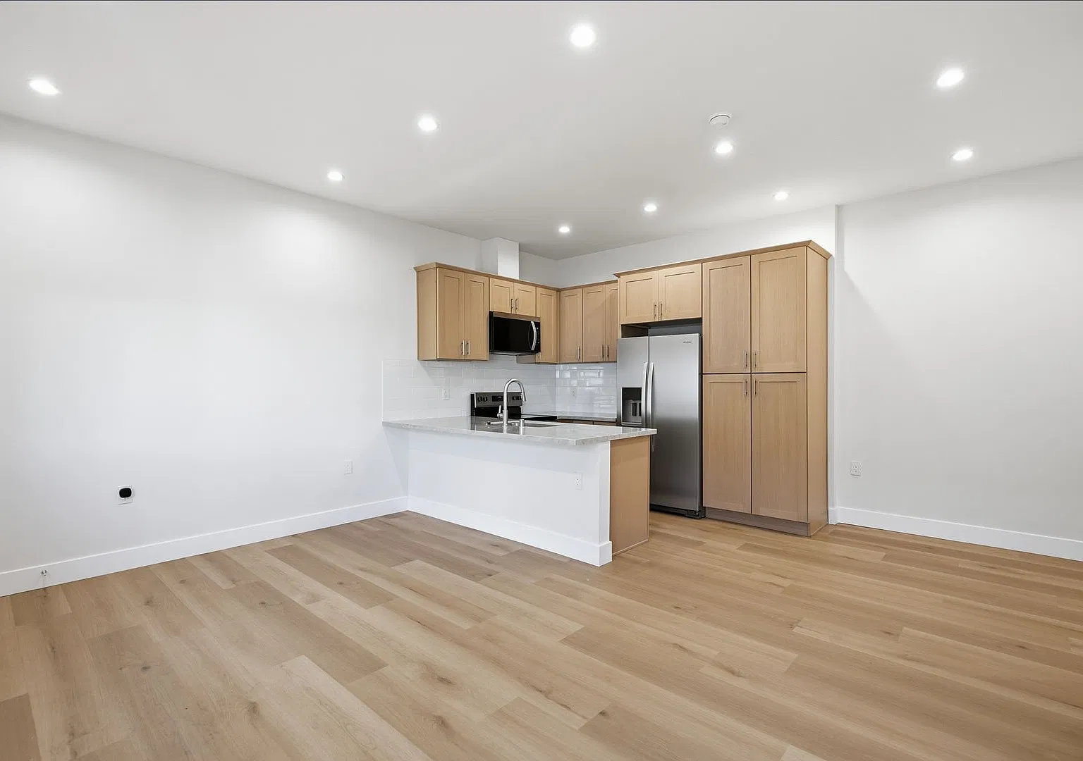 14007 Moorpark Street — Photo 3