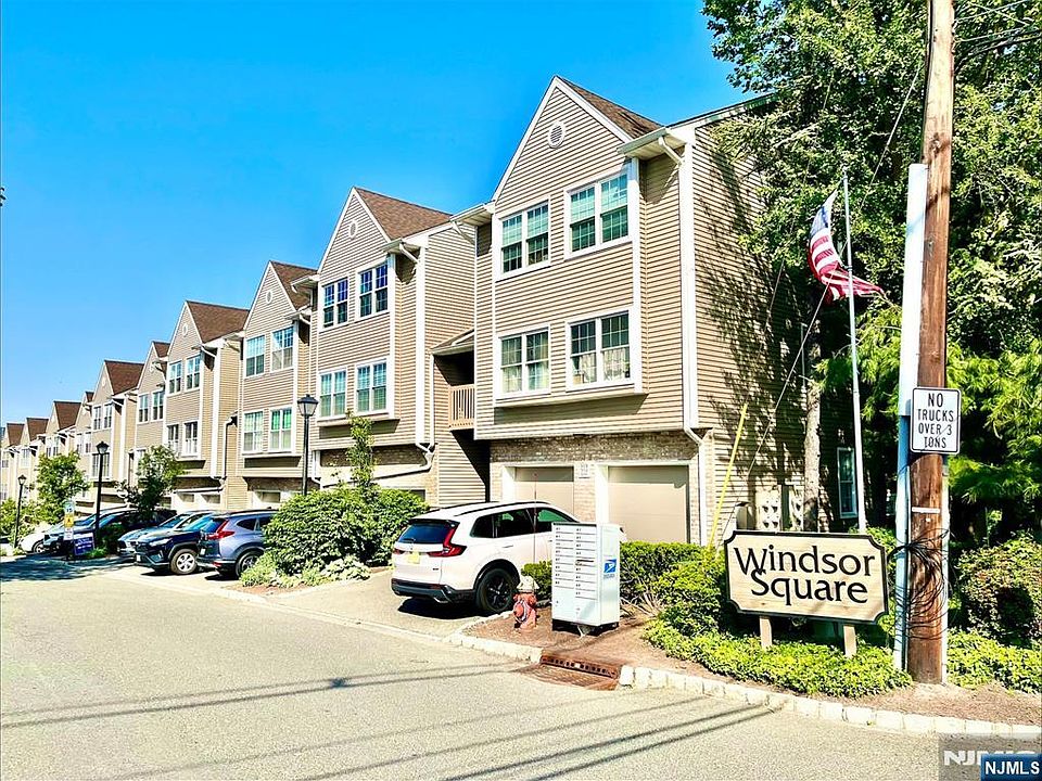 1st image of 504 Windsor Dr #504