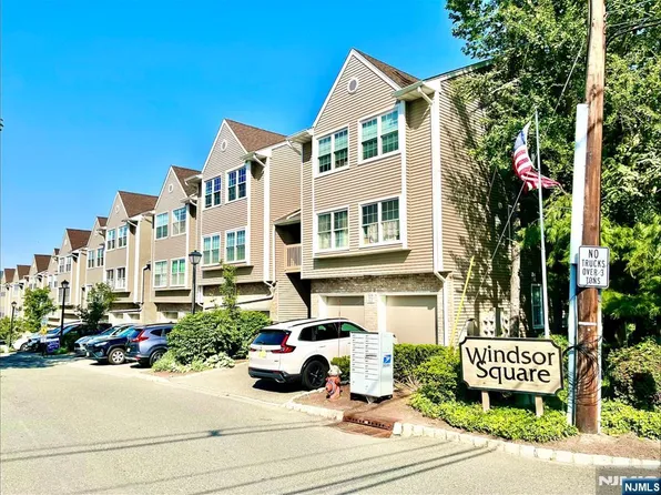 504 Windsor Dr #504, Palisades Park, NJ 07650