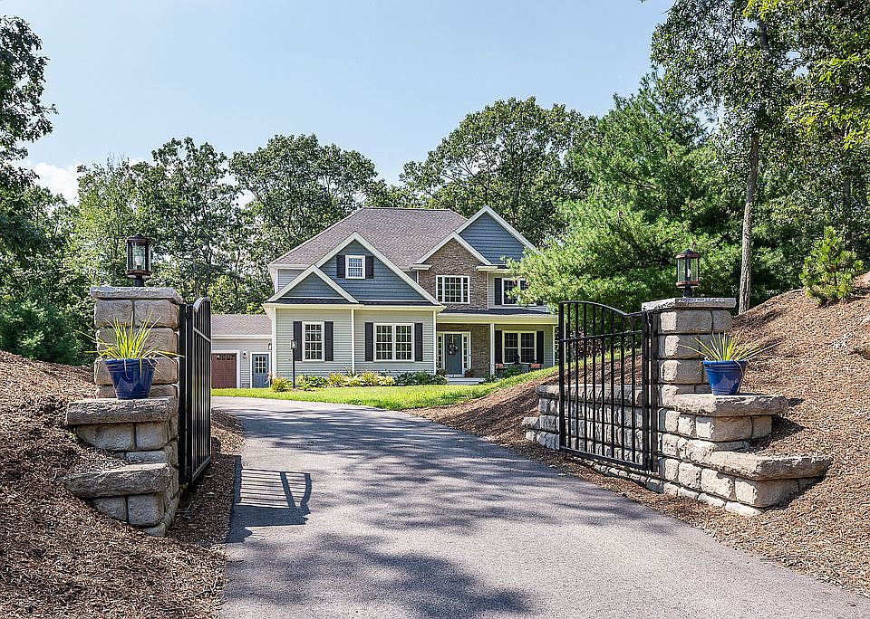 1st image of 1 Farmhill Ln