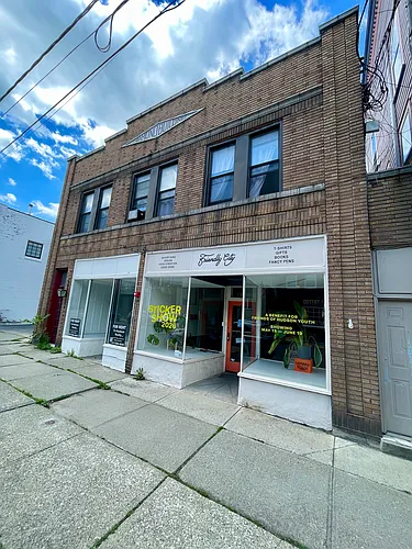 725-727 Warren St #3 Photo 1 725-727 Warren St #3 Photo 1