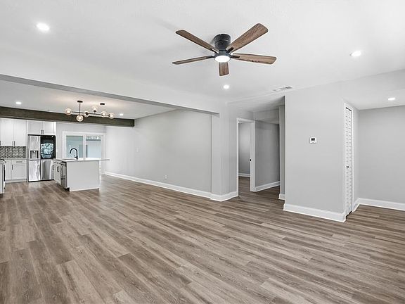 4th image of 707 Aberdeen Cir