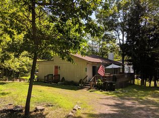 1636 Glade Dr, Long Pond, PA