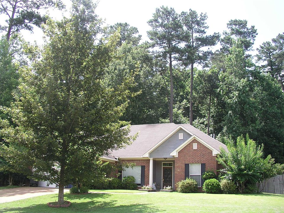 1st image of 651 Hampshire Dr