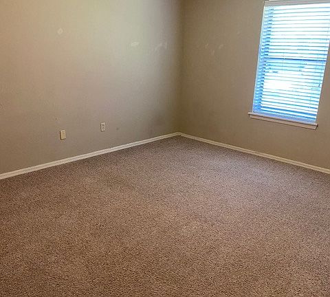 2nd image of 406 Woods Dr