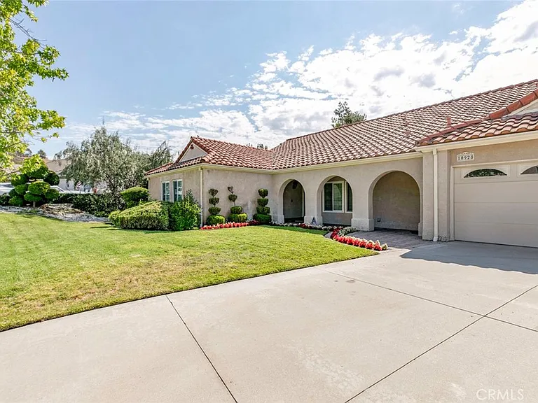 10928 Meseta Ave — Photo 2