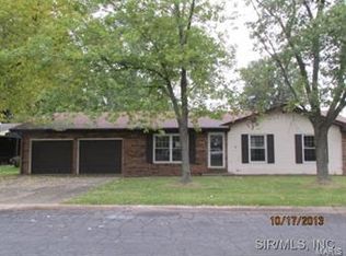 525 W Pike Dr, Highland, IL 62249