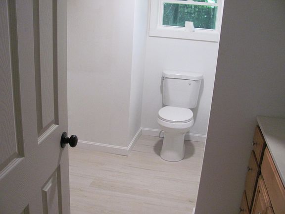 5th image of 178 Number Six Road E