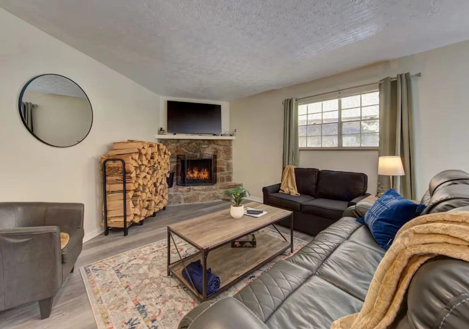 August rent FREE Walking Distance to Gatlinburg!! — Photo 3