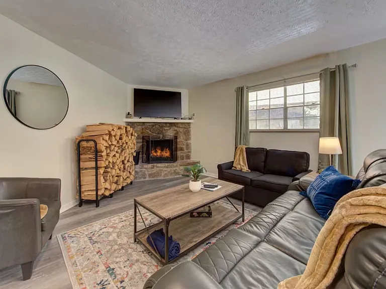 260 Roaring Fork Rd #208B — Photo 2
