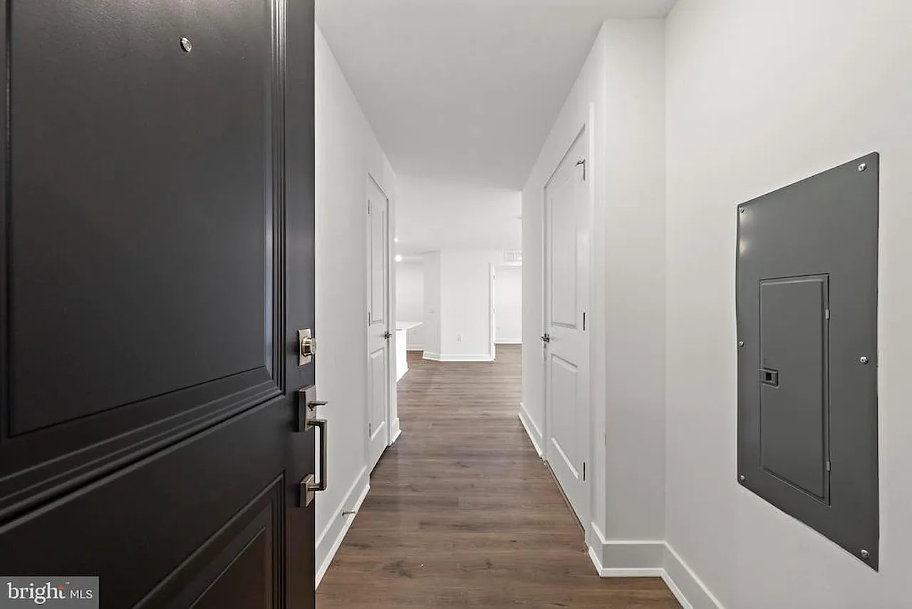 2 bed, 1200 sqft, $2,700 — Photo 1