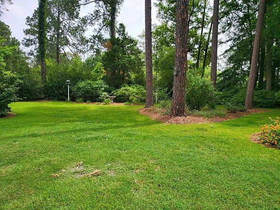 4th image of 1102 S Dogwood Dr