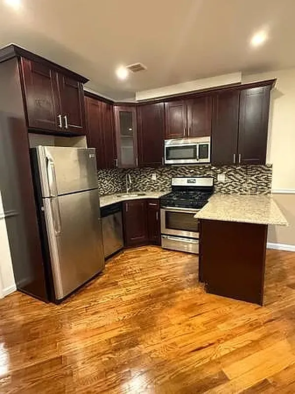 Building Photo - 499 Linwood St #1