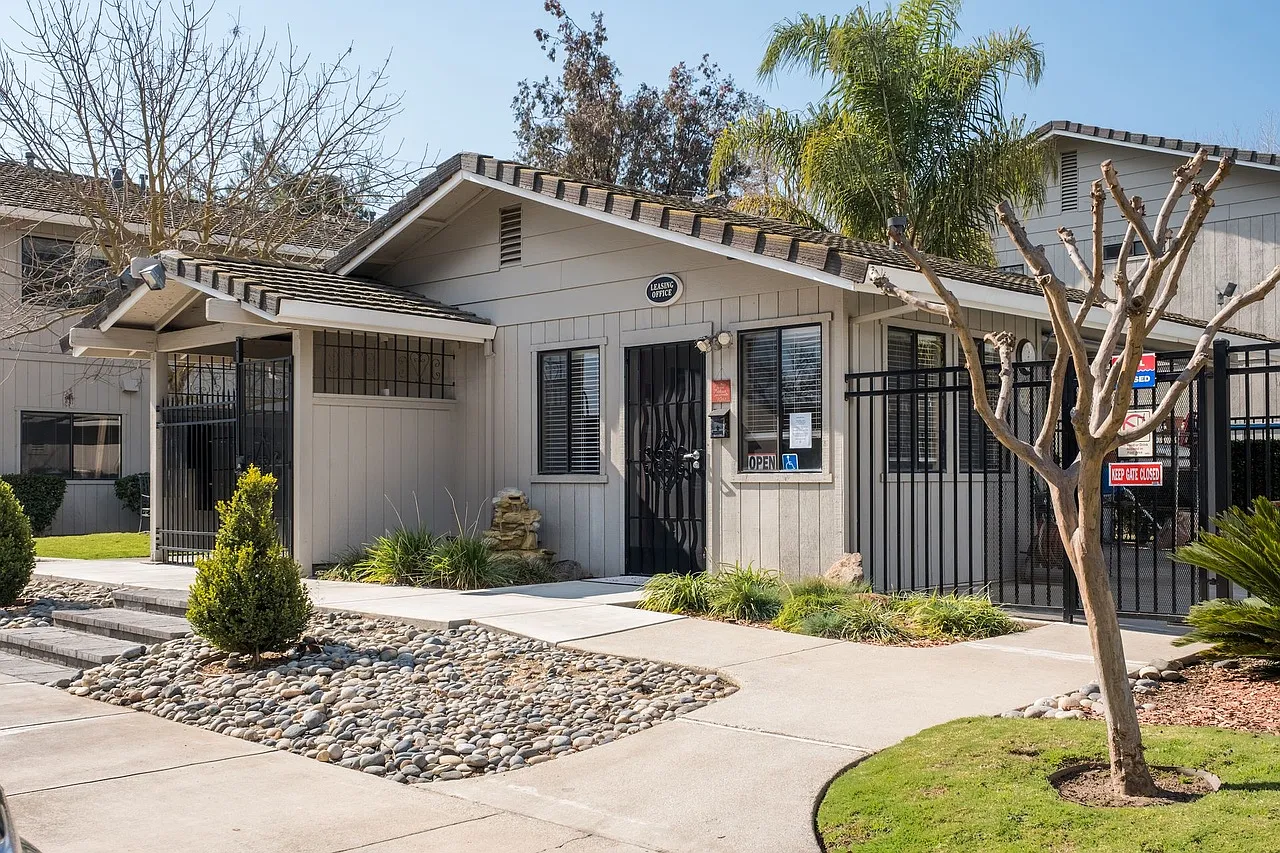 Manteca Golf & Tennis Villas — Photo 1
