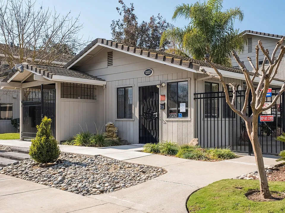 Manteca Golf & Tennis Villas