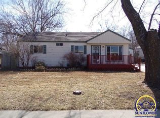 5519 SW Huntoon St, Topeka, KS 66604