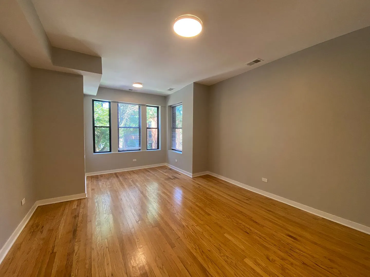 2 bed, 900 sqft, $2,275 — Photo 2