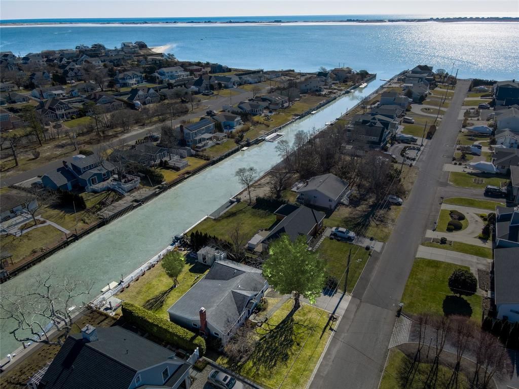  Aerial view featuring a residential view and private deepwater dock
