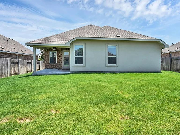 1005 Fountain Grass Way — Photo 25