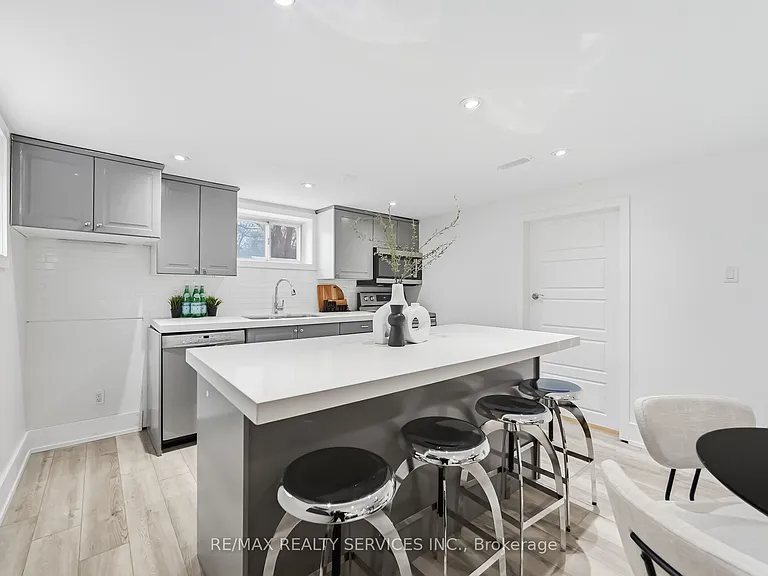 6 Bonnyview Dr #LOWER — Photo 12