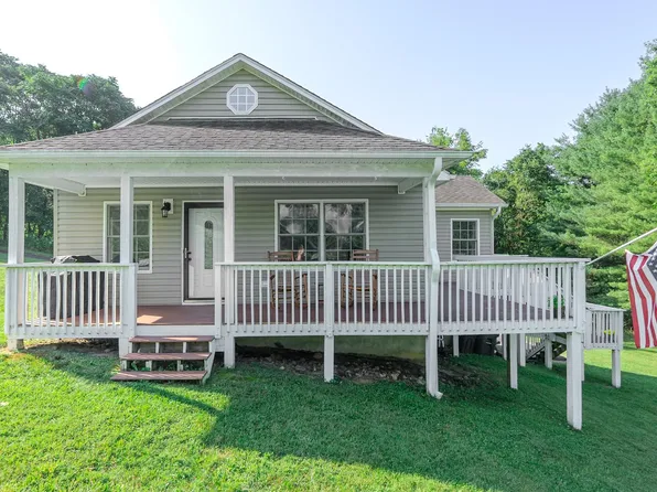 2135 5th St, Radford, VA 24141