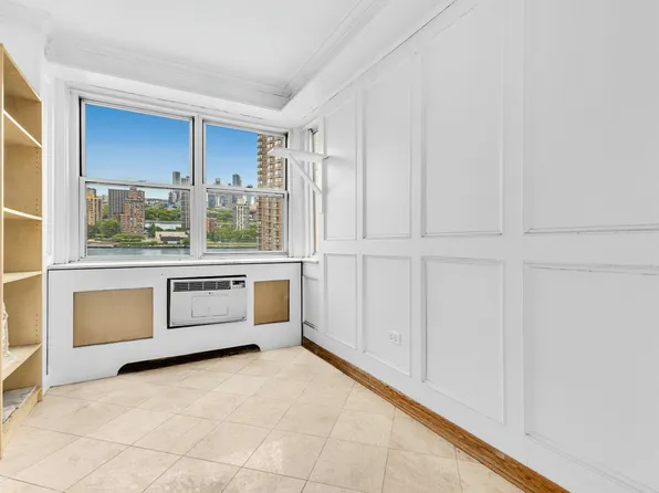 1175 York Avenue image 7 of 11