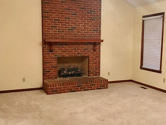 4th image of 4405 Cricket Dr