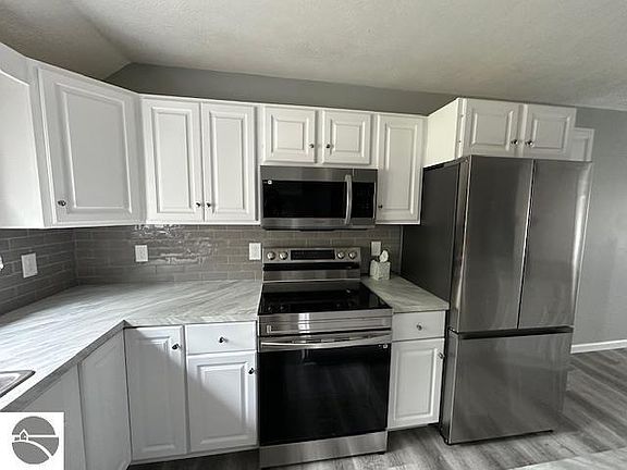 5th image of 106 E Euclid St