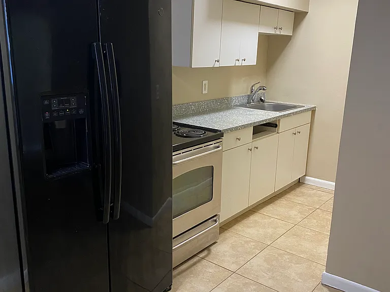 132 NE 12th Ave #3 — Photo 1