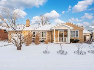 810 W Dresser Dr, Mount Prospect, IL 60056