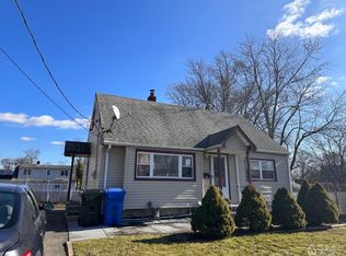 98 Plymouth Dr, Iselin, NJ 08830
