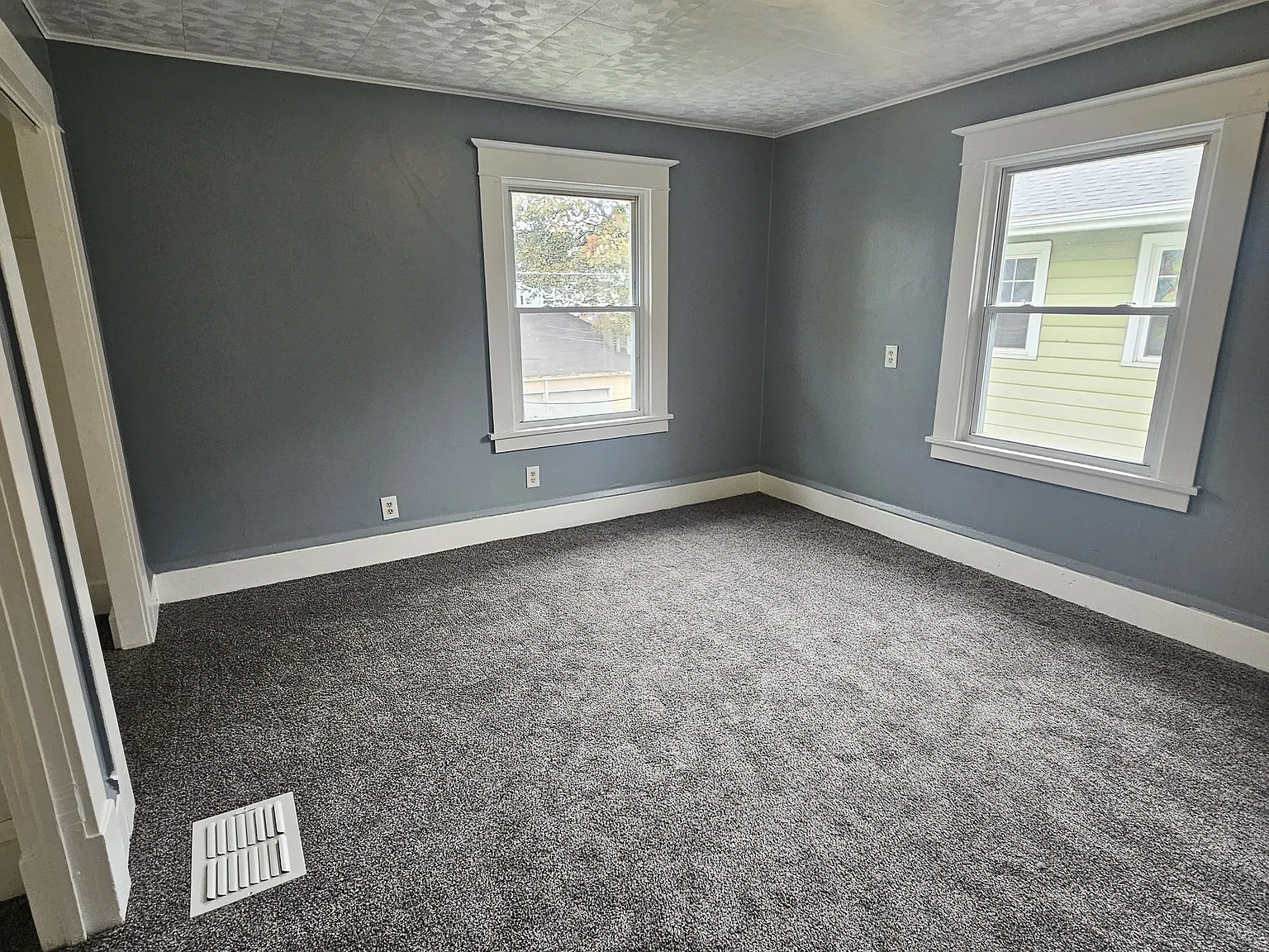 2 bed, 900 sqft, $1,375 — Photo 1