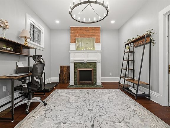 4th image of 304 Lafayette Ave