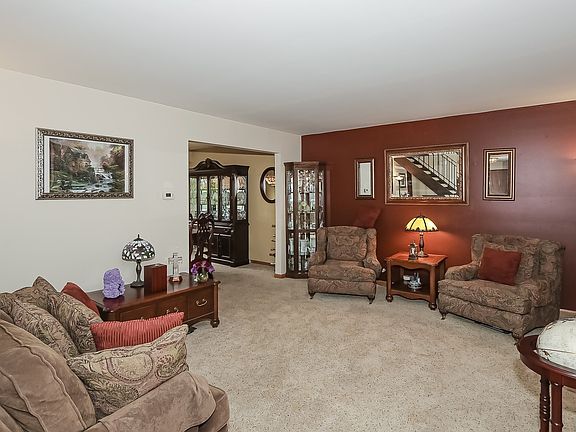 5th image of 401 Summerfield Dr