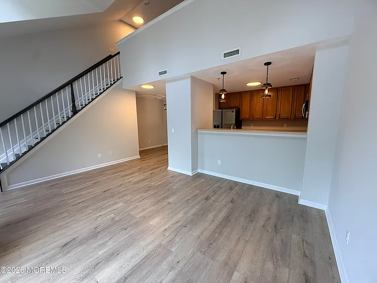 30 Oxford Ct — Photo 6