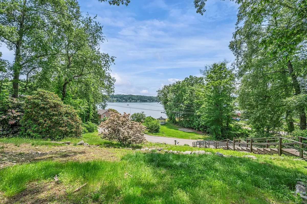 Building Photo - 421 Hemlock Point Dr