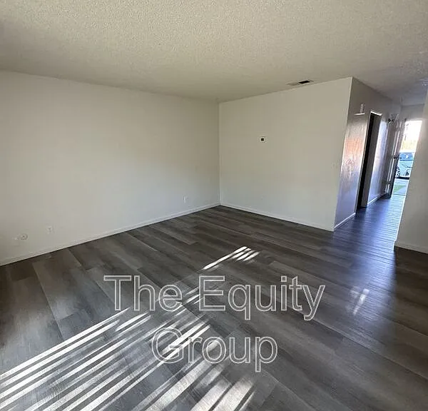 402 N West St — Photo 6
